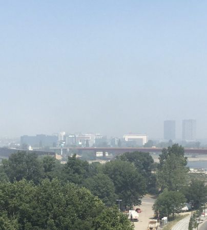 Βελιγράδι – Καπνός σκέπασε την πόλη – Εντολή στους κατοίκους να μείνουν στα σπίτια τους