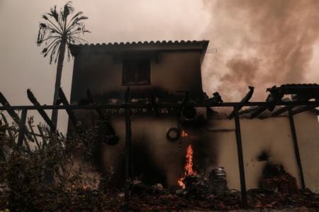 Φωτιά στην Εύβοια – «Η Πυροσβεστική ήταν ανύπαρκτη – Δεν υπάρχει μέλλον» – Τι λέει ο πρόεδρος της Κοινότητας Λίμνης στο MEGA