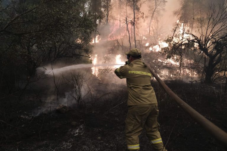 Φωτιές στην Ελλάδα – Περισσότερα από 75.000 στρέμματα καμένης γης στην Αττική, πάνω από 200.000 στην Εύβοια | tovima.gr