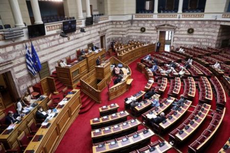 Πυρκαγιές – Αίτημα για συζήτηση αρχηγών στη Βουλή μετά τον Δεκαπενταύγουστο από τη Γεννηματά