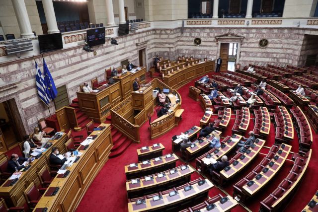 Πυρκαγιές – Αίτημα για συζήτηση αρχηγών στη Βουλή μετά τον Δεκαπενταύγουστο από τη Γεννηματά