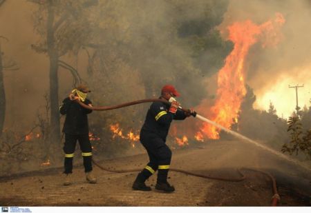 Στις φλόγες για 9η μέρα η Εύβοια – Διαρκής μάχη με τις αναζωπυρώσεις