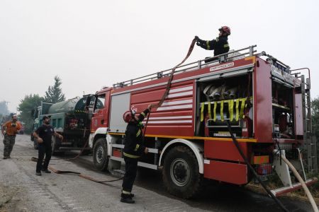 Ο Δήμος Πειραιά προσέφερε 150 υπνόσακους στο Πυροσβεστικό Σώμα