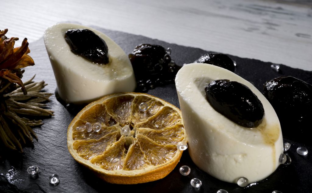 Μπαβαρουάζ γιαουρτιού με γλυκό καρυδάκι