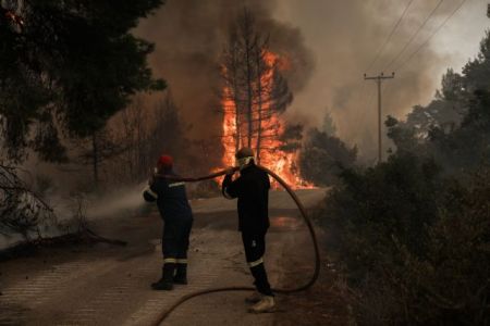 Φωτιές – Αποκαλυπτικοί διάλογοι πυροσβεστών την ώρα της μάχης στην Εύβοια