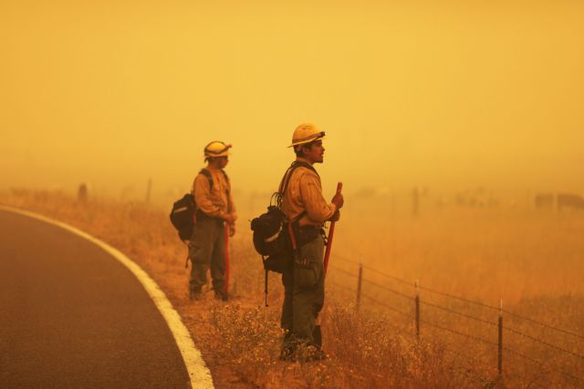 Καλιφόρνια – Η πυρκαγιά Ντίξι συνεχίζει την καταστροφική της πορεία – Στάχτη εκατοντάδες σπίτια | tovima.gr