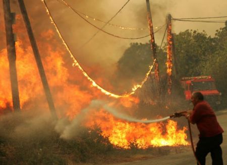 Πυρκαγιές – Συγκλονιστικά βίντεο μέσα από τις φλόγες