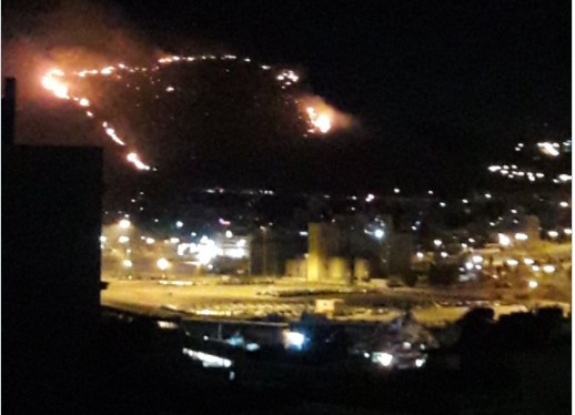 Πυρκαγιά στο Πέραμα – Καλύτερη η εικόνα και χωρίς ενεργό μέτωπο