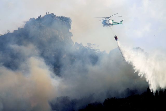 Εύβοια – Φωτιά στα Μεσοχώρια – Επιχειρούν έξι εναέρια, μεγάλο πρόβλημα ο αέρας | tovima.gr