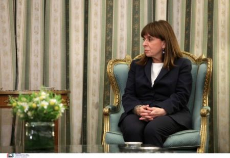 Επικοινωνία Σακελλαροπούλου – Μπένου για την επόμενη ημέρα της Εύβοιας