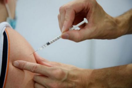 Κορωνοϊός – Πρέπει να κάνουμε τρίτη δόση εμβολίου; – Ειδικοί απαντούν σε πέντε «καυτά» ερωτήματα