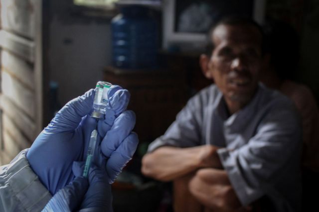 Τρίτη δόση για τις ανεπτυγμένες χώρες, καμία δόση για τις αναπτυσσόμενες