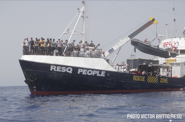 Μετανάστες – Νέο θρίλερ στη Μεσόγειο – Διασώθηκαν 85 άτομα που ήταν σε ξύλινο πλεούμενο | tovima.gr