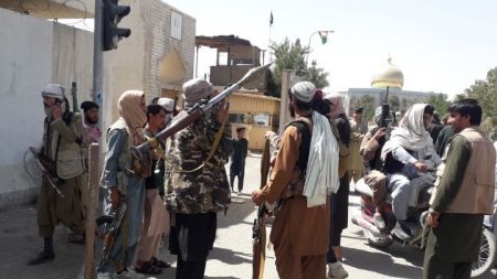 Αφγανιστάν – Η βόρεια πόλη Μαζάρ-ι-Σαρίφ πέφτει στα χέρια τον Ταλιμπάν