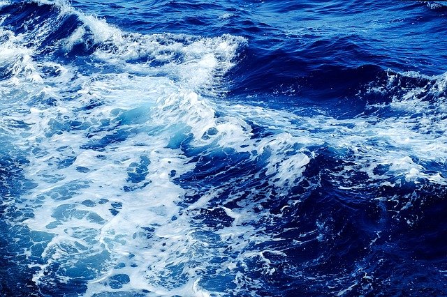 Ηράκλειο – Στη ΜΕΘ του ΠΑΓΝΗ νοσηλεύεται το 10χρονο παιδί που παρασύρθηκε από τα κύματα | tovima.gr