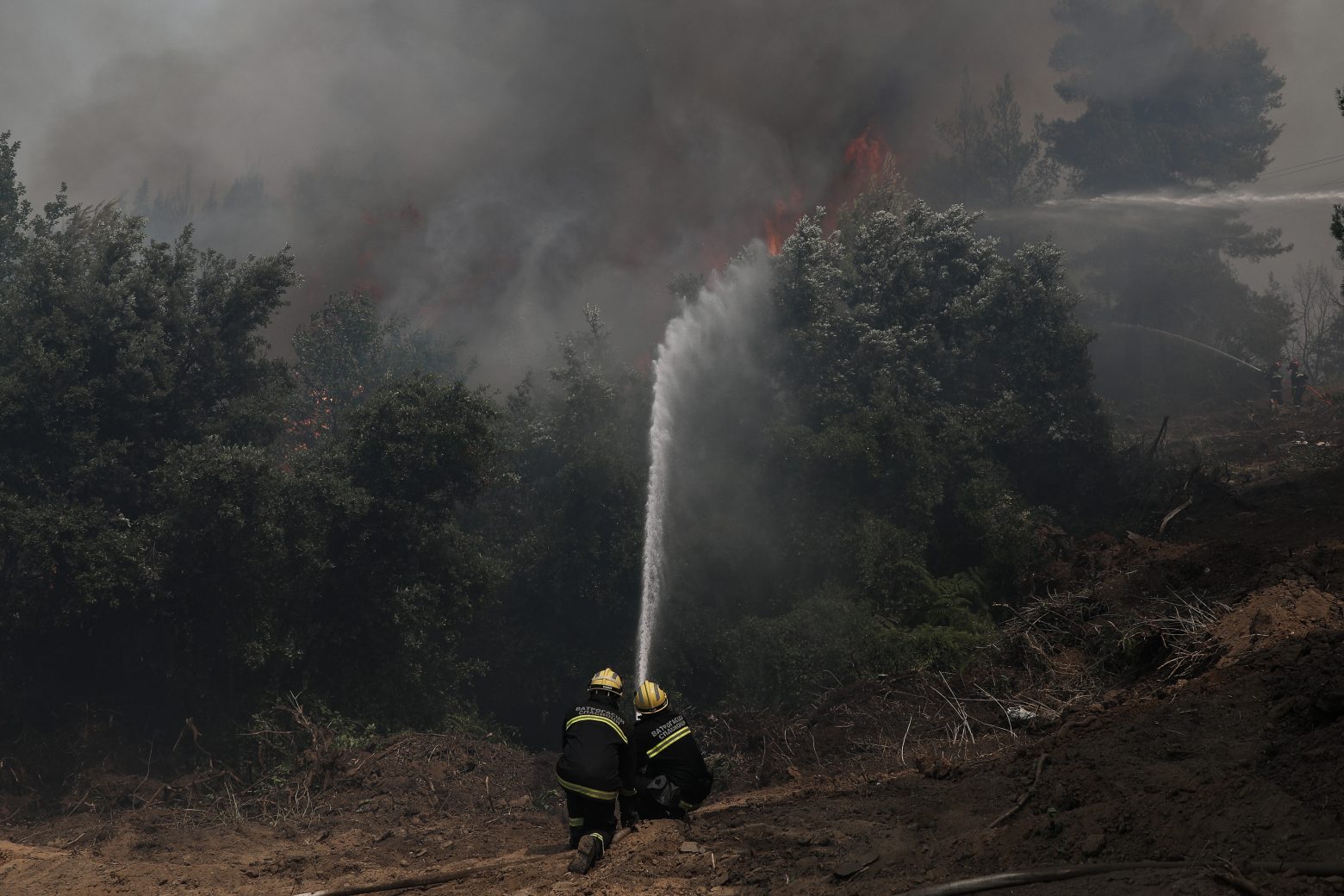 Φωτιές – Σε ύφεση σε Αρχαία Κόρινθο και νότια Εύβοια – 53 τα μέτωπα το Σάββατο