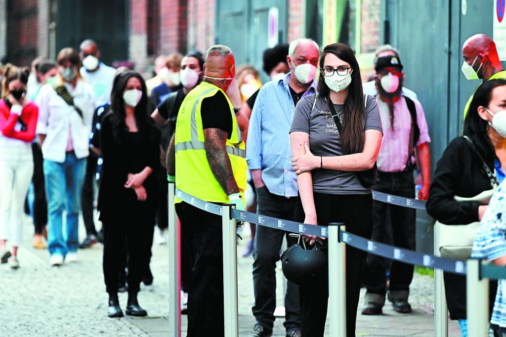 Κορωνοϊός – Το αίνιγμα της τρίτης δόσης