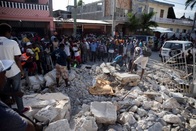 Αϊτή – Αγγίζουν τους 1.300 οι νεκροί του σεισμού – Αγωνία για τους εγκλωβισμένους | tovima.gr