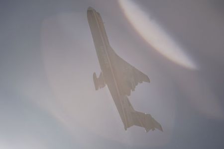 Φωτιά στα Βίλια – Μάχη με τις φλόγες για δεύτερη νύχτα- Καίγεται η κορυφογραμμή του Όρους Πατέρα