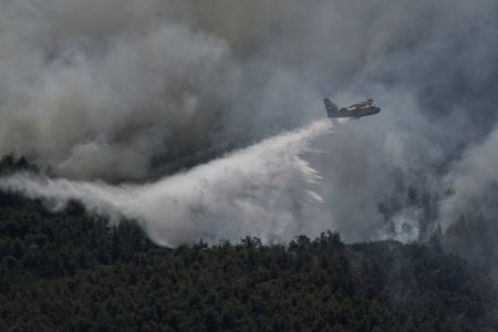 Φωτιές – Οριοθετήθηκε η πυρκαγιά στη Λαυρεωτική – Καλύτερη η εικόνα στα Βίλια