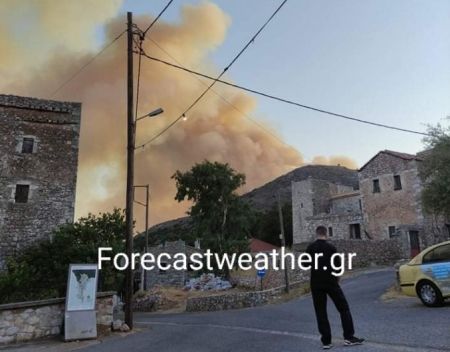 Μεγάλη φωτιά στην Ανατολική Μάνη