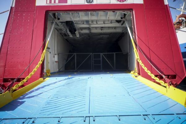 Αποκαταστάθηκε η βλάβη στο Aqua Star και αναχώρησε από τη Λήμνο – Εστάλη ειδικό κλιμάκιο με ελικόπτερο | tovima.gr