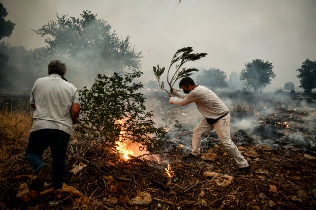 Βίλια – Ανεξέλεγκτη η φωτιά για τέταρτη μέρα – Πού υπάρχει ενεργό μέτωπο, πώς εκκενώθηκαν οι πέντε οικισμοί | tovima.gr