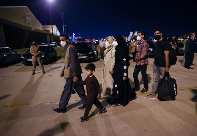 Αφγανιστάν – Σκοτάδι απλώθηκε στην Καμπούλ – Σκηνές απόγνωσης και αιματηρές διαδηλώσεις