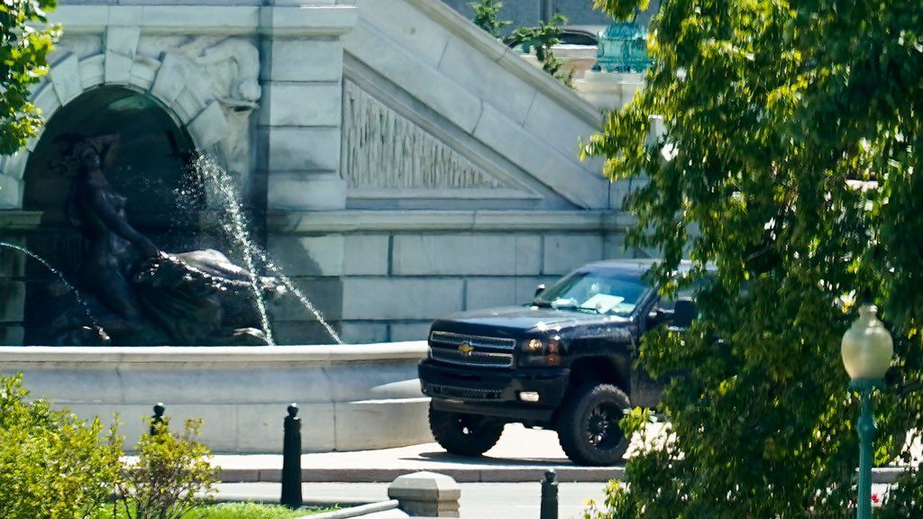 ΗΠΑ – Παραδόθηκε ο άνδρας που απειλούσε με βόμβα κοντά στο Καπιτώλιο