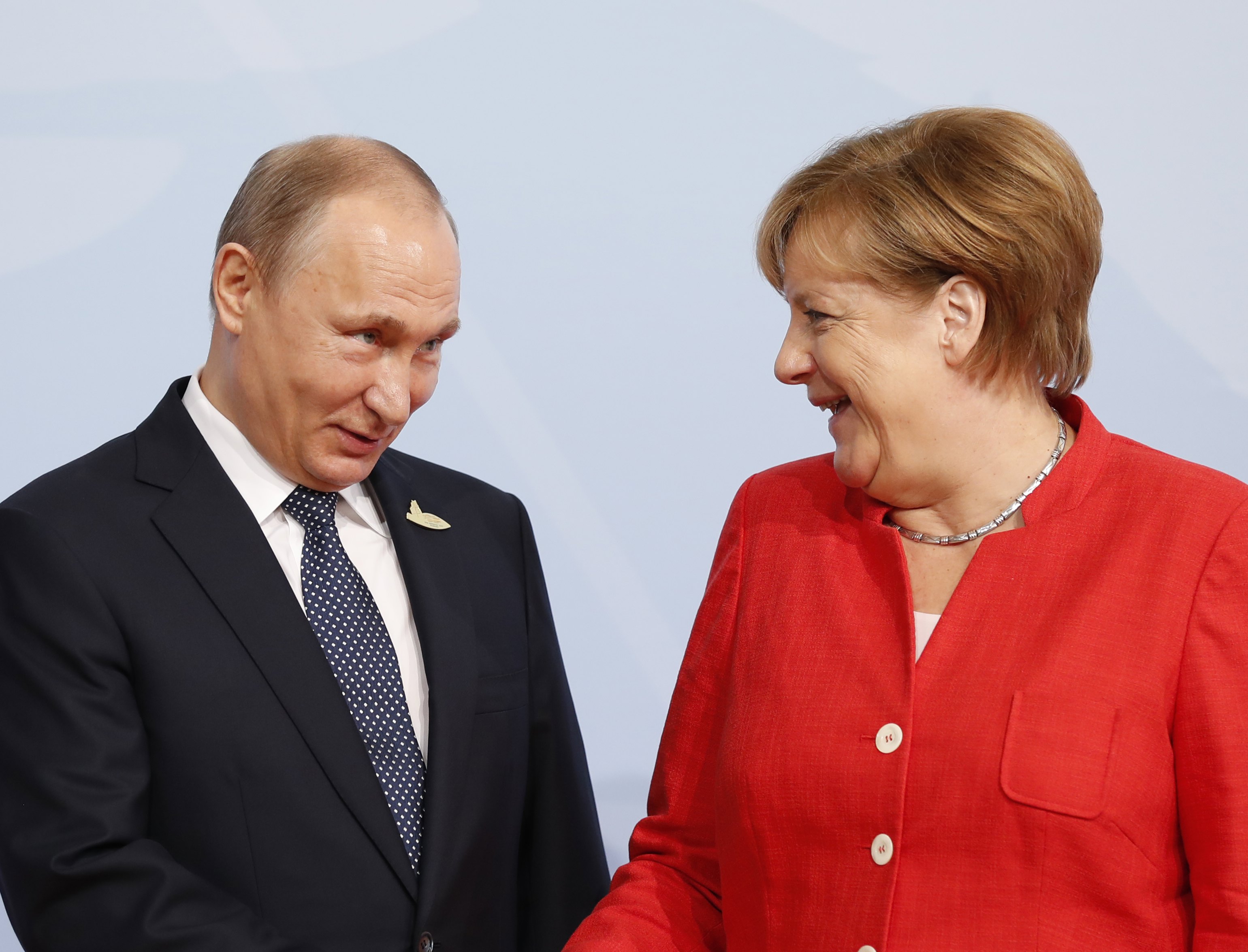 Ο «αποχαιρετισμός» του Πούτιν προς την Μέρκελ - Ειδήσεις - νέα - Το Βήμα Online