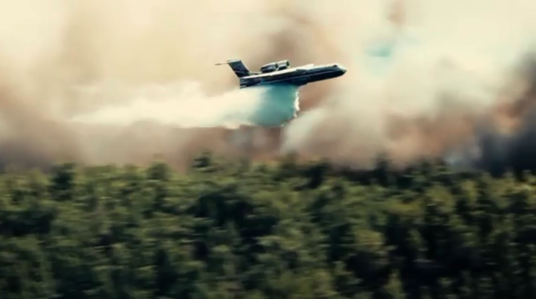 Συγκλονίζει ο πιλότος του Beriev που επιχειρούσε, ενώ καιγόταν το σπίτι του