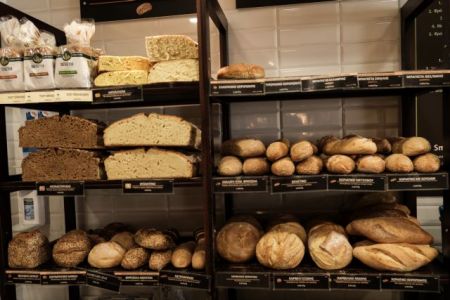 Eurostat – Οι Ελληνες πληρώνουν (πιο) ακριβά το ψωμί τους – Τι δείχνουν τα νέα στοιχεία