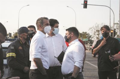 Τριπλή δοκιμασία για το Μαξίμου