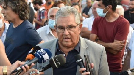 Κουτσούμπας στο συλλαλητήριο πυροπλήκτων Β. Εύβοιας – «Αυτό το έγκλημα να μην παραγραφεί»