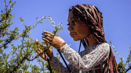 Ρατσιστικό παραλήρημα στην Καλαμπάκα για την κούκλα Αμάλ