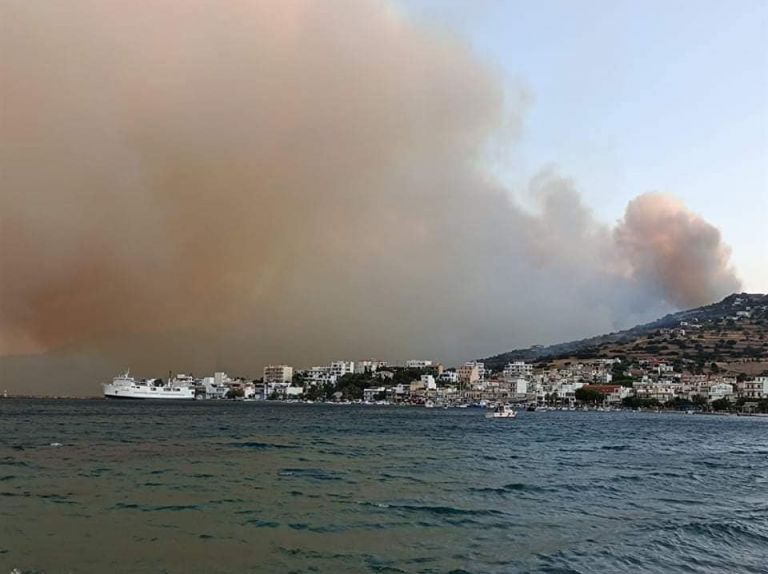 Καλύτερη εικόνα από την φωτιά στην Κάρυστο – Σώθηκε το Μαρμάρι, ζημιές σε σπίτια στον οικισμό Κοκκίνη | tovima.gr