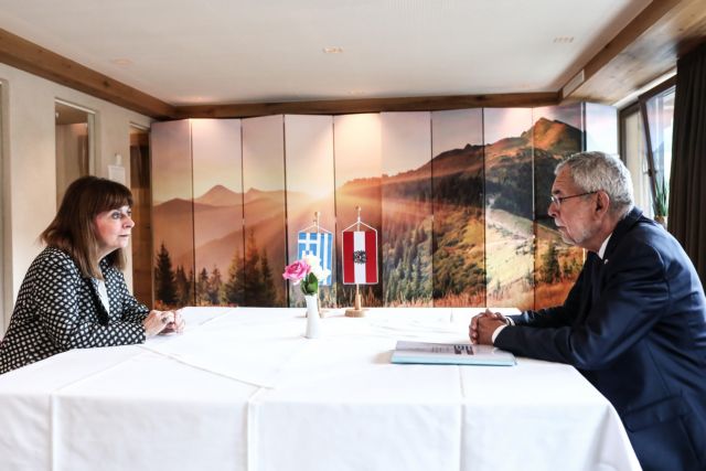 Συνάντηση Σακελλαροπούλου – Προέδρου Αυστρίας στο Άλμπαχ | tovima.gr