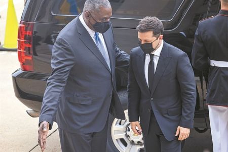 Η παραδοχήΖελένσκι γιατα μηνύματααπό τις ΗΠΑ