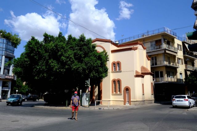 Κικίλιας: Μόνο τοπικά μέτρα από εδώ και στο εξής – Εμβολιασμοί ακόμη και έξω από ιερούς ναούς