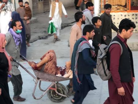 Αφγανιστάν – Πάνω από 40 νεκροί, σχεδόν 120 τραυματίες από τις επιθέσεις στο αεροδρόμιο της Καμπούλ
