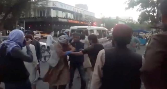 Αφγανιστάν – Βομβιστής του ISIS πίσω από τις εκρήξεις λέει το Politico