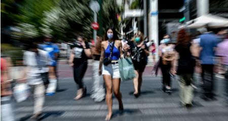 Μαγιορκίνης σε νέους – Εμβολιαστείτε! Μεταδίδετε τον ιό χωρίς να το θέλετε