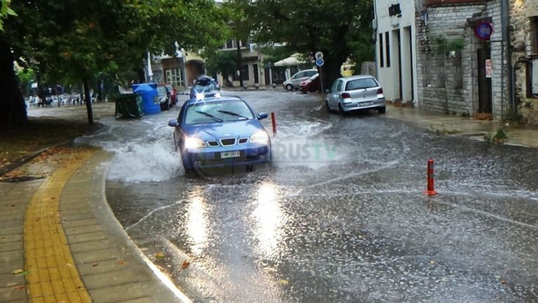Ιωάννινα – Ισχυρή βροχόπτωση – Προβλήματα στους δρόμους και το δίκτυο της ΔΕΗ | tovima.gr