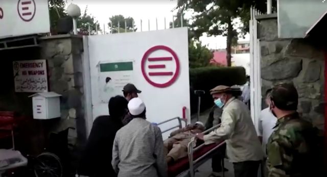 Καμπούλ – Λουτρό αίματος με περισσότερους από 100 νεκρούς – Επιταχύνεται η επιχείρηση εκκένωσης