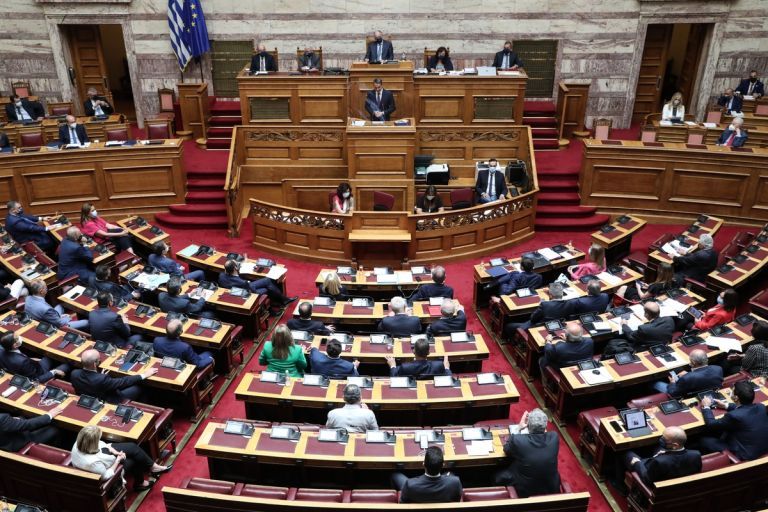Βουλή – Υψηλοί τόνοι για το ν/σ περί απελάσεων και επιστροφών | tovima.gr