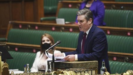 Βρετανία – «Εκκαθαρίσεις» στους Εργατικούς με το βλέμμα στο Κέντρο