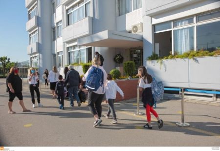 Σχολεία – Ώρα αποφάσεων για το πρώτο κουδούνι – Τα μέτρα και το «αίνιγμα» με τη χρήση της μάσκας