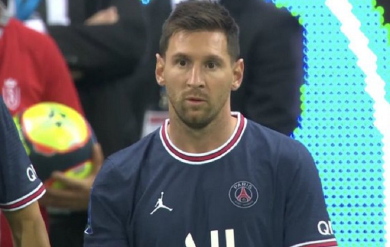 Ο Μέσι πάτησε χορτάρι με τη φανέλα της Παρί – Δείτε βίντεο και φωτογραφίες