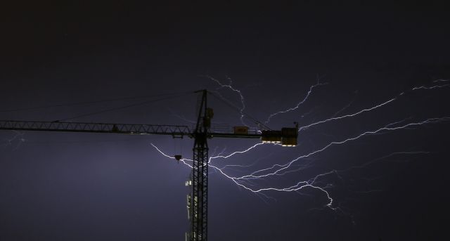 Βραζιλία – Έφηβη έπαθε ηλεκτροπληξία ενώ μιλούσε στο κινητό στη διάρκεια καταιγίδας | tovima.gr