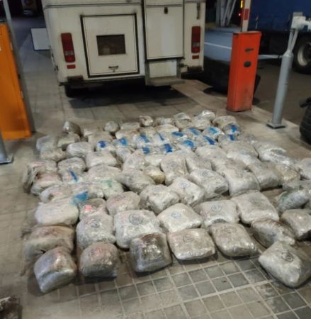 Μπλόκο σε φορτηγό με 90,5 κιλά κάνναβη – Ήταν κρυμμένη στις ρεζέρβες